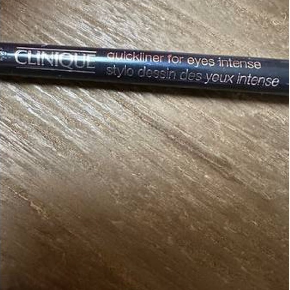 Clinique MakeUp Bag and Goodies - Picture 5 of 8